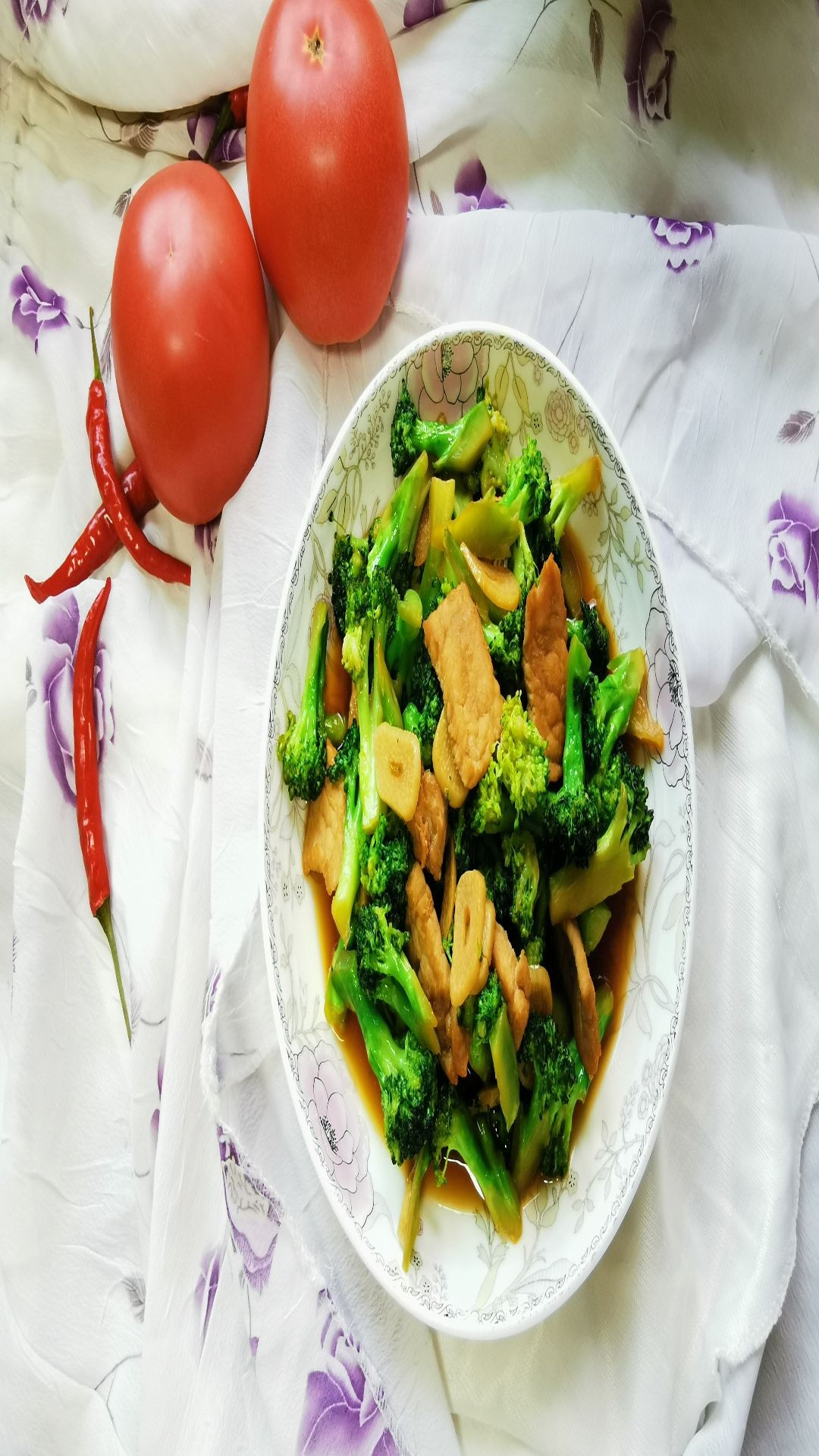 肉片炒西蘭花的做法-家常味炒菜譜-易網健康養生網 肉片炒西蘭花的做法-家常味炒菜譜