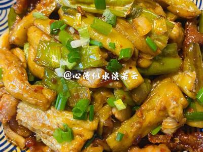 魚(yú)香茄子的做法-酸辣味炒菜譜