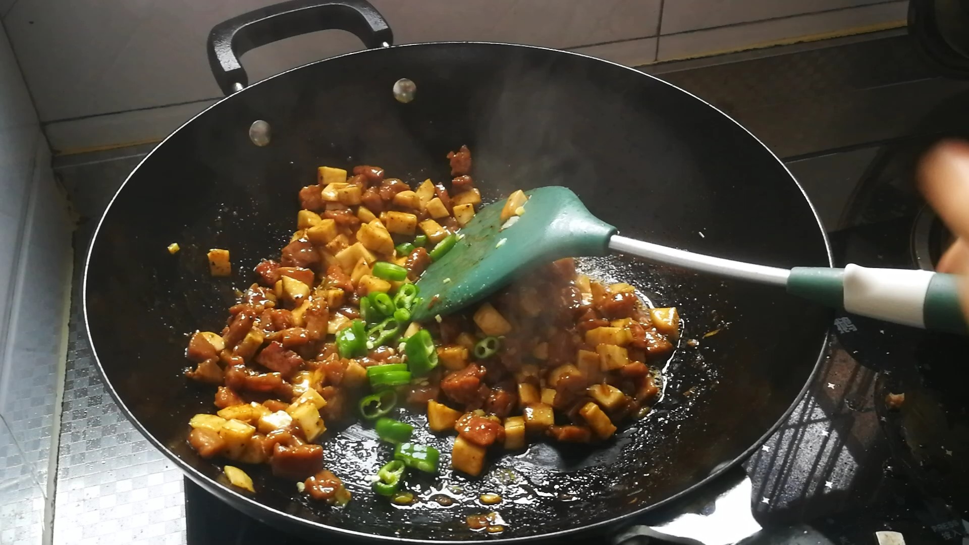 黑椒牛排炒杏鮑菇的做法-黑椒味炒菜譜