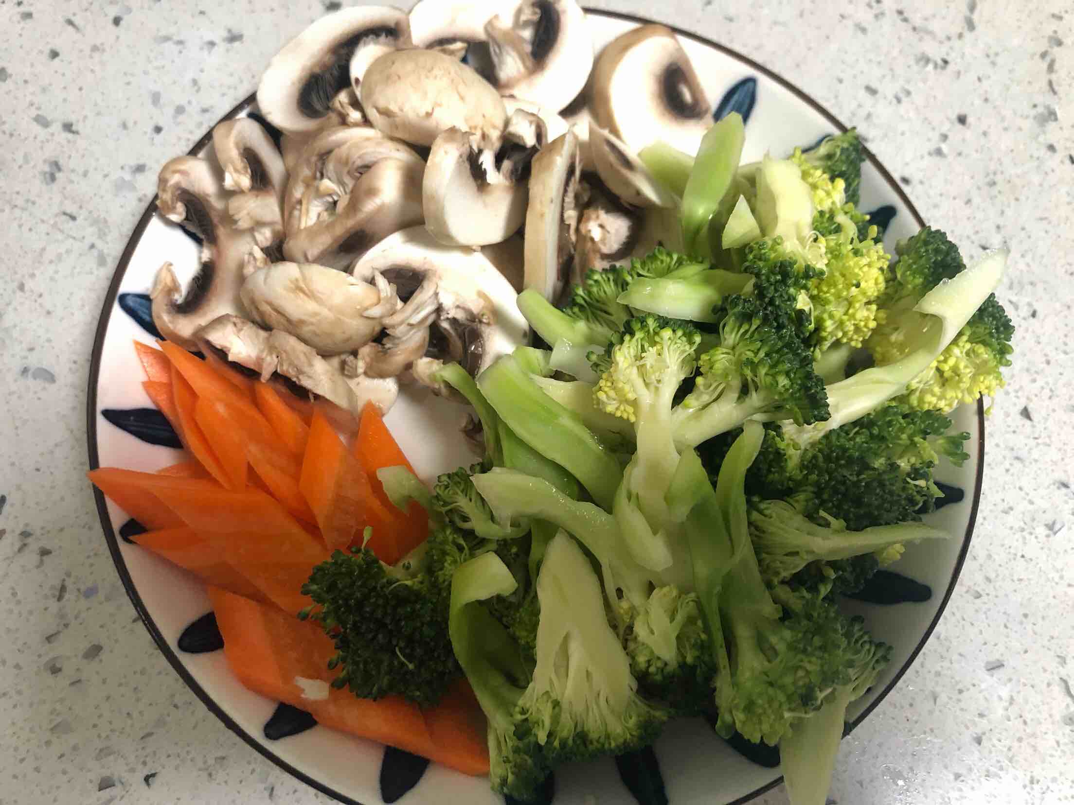 西蘭花炒蘑菇的做法-家常味炒菜譜