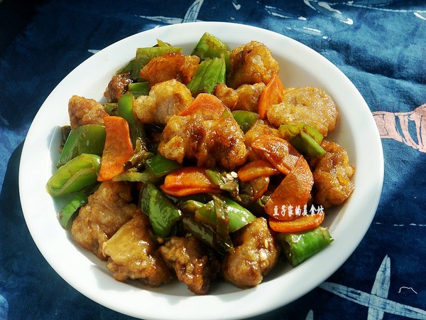 青椒溜肉段的做法-香辣味炒菜譜-易網健康養生網 青椒溜肉段的做法-香辣味炒菜譜