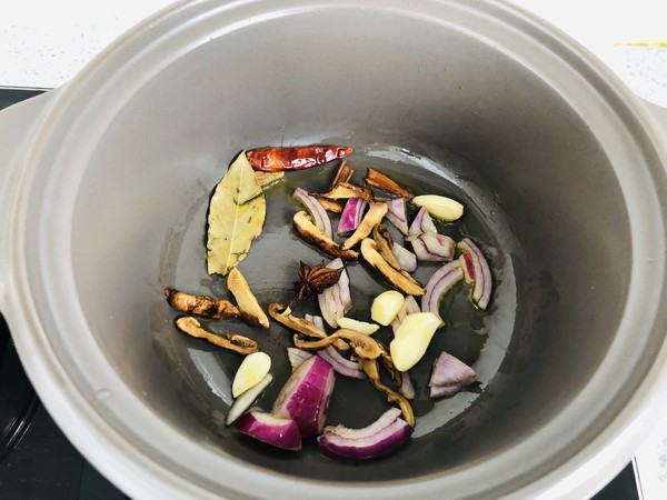 雞腿燉土豆的做法-咸鮮味燉菜譜