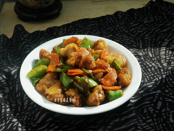 青椒溜肉段的做法-香辣味炒菜譜-易網健康養生網 青椒溜肉段的做法-香辣味炒菜譜