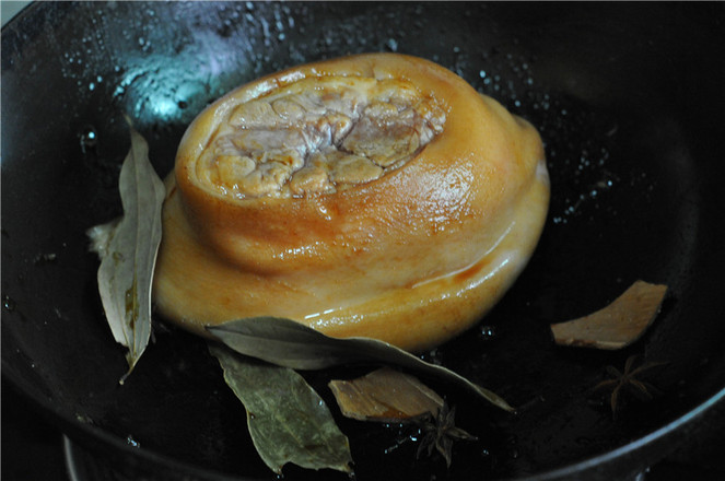 中秋怎能少了它_-紅燒肘子的做法-咸鮮味燉菜譜