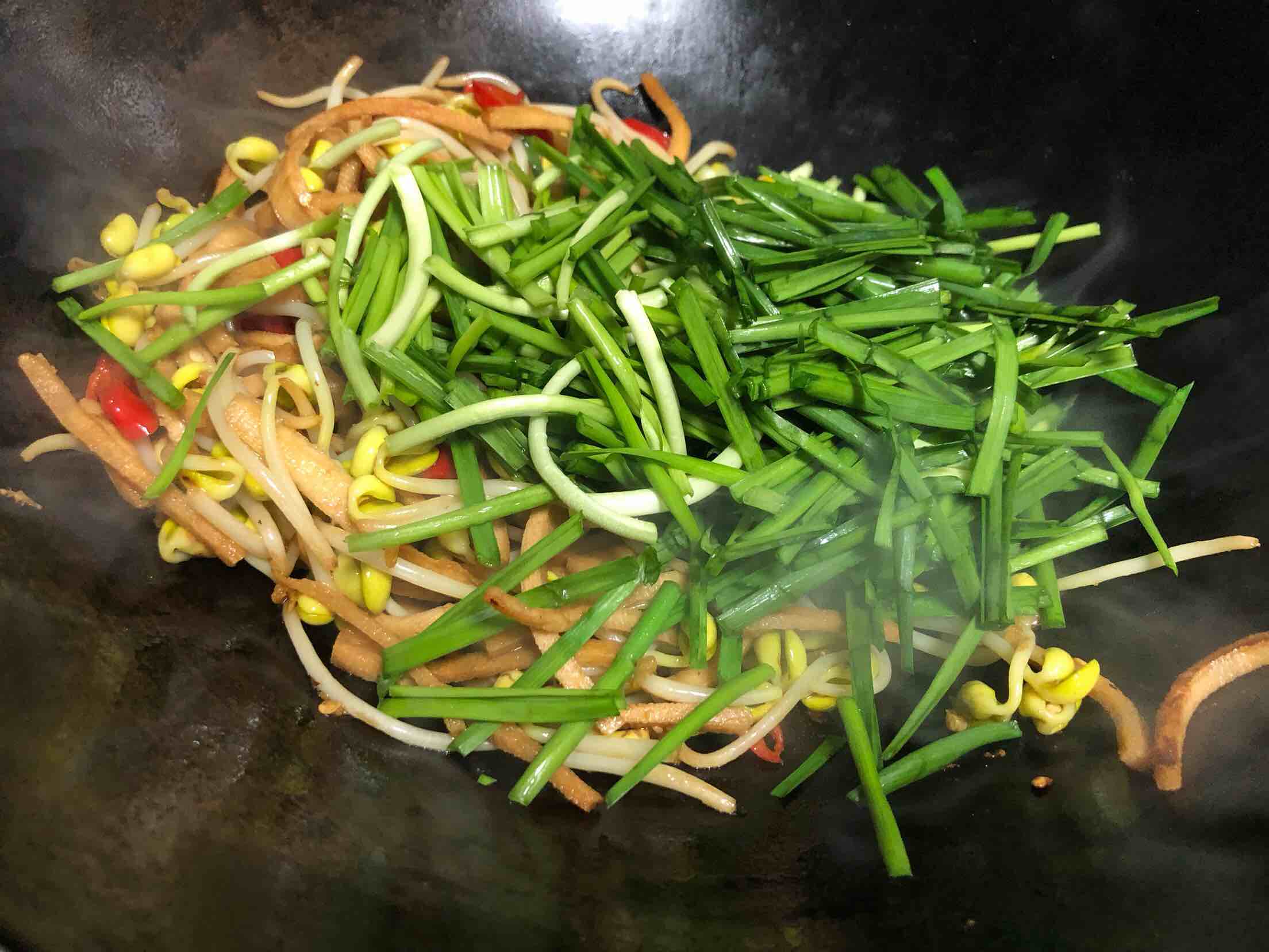 韭香豆芽炒干子的做法-家常味炒菜譜