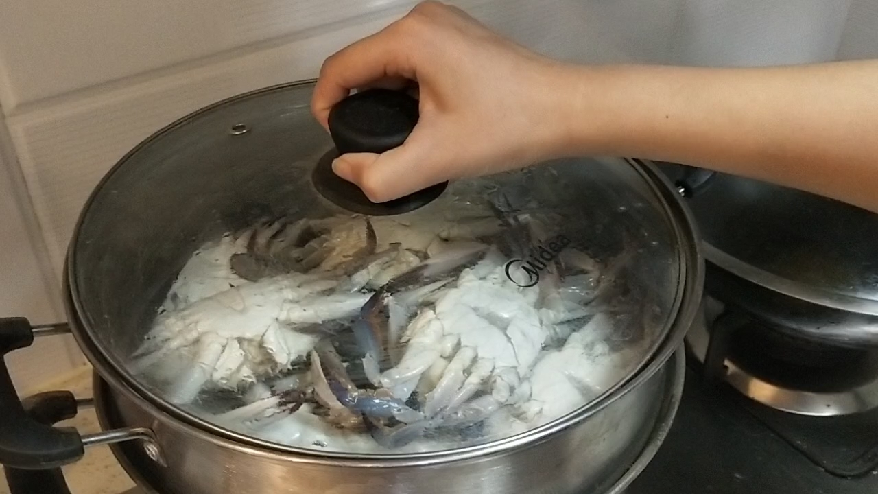 鮮美肉厚的清蒸飛蟹的做法-咸鮮味蒸菜譜