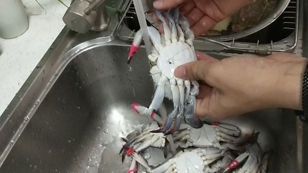 鮮美肉厚的清蒸飛蟹的做法-咸鮮味蒸菜譜
