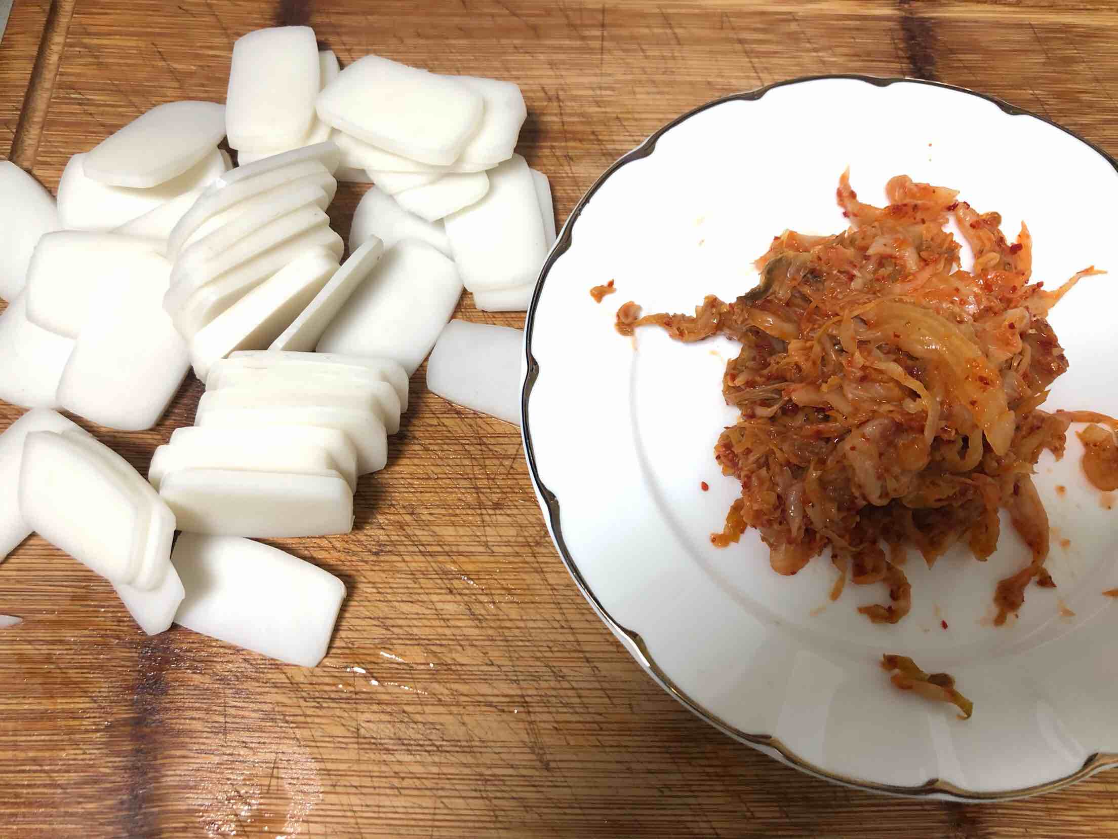 辣白菜炒年糕的做法-家常味炒菜譜
