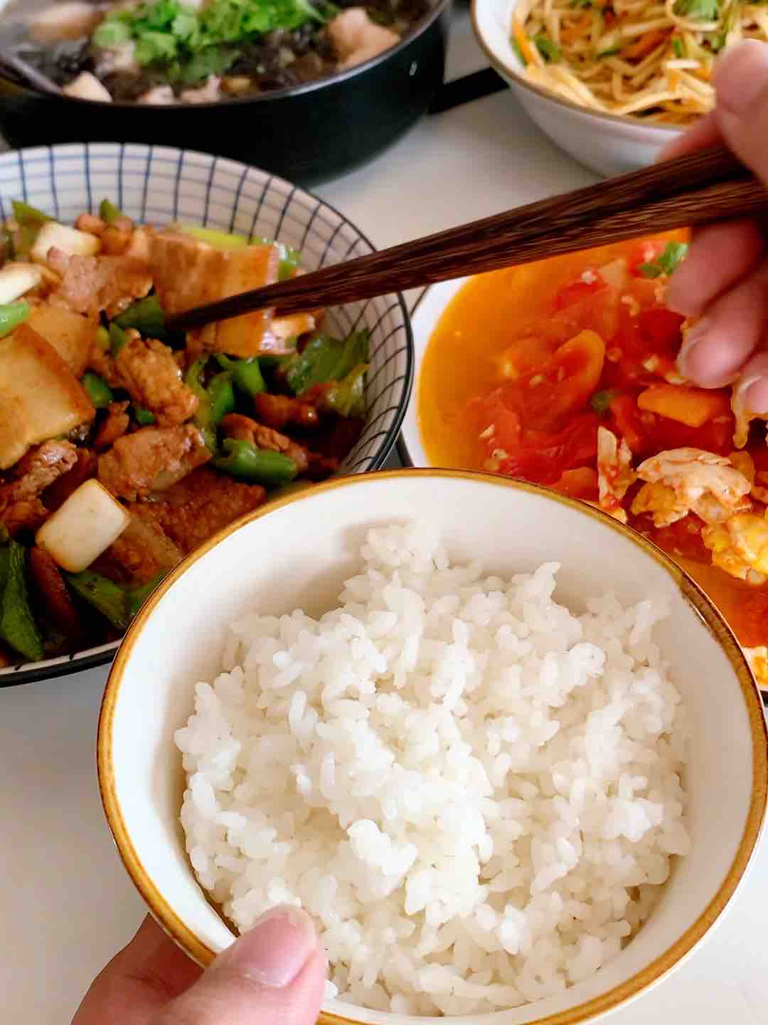 超下飯的家常版辣椒炒肉的做法-香辣味炒菜譜