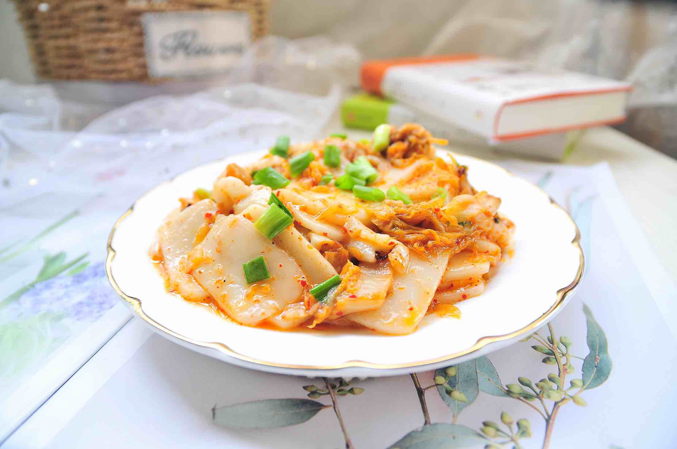 辣白菜炒年糕的做法-家常味炒菜譜-易網健康養(yǎng)生網 辣白菜炒年糕的做法-家常味炒菜譜