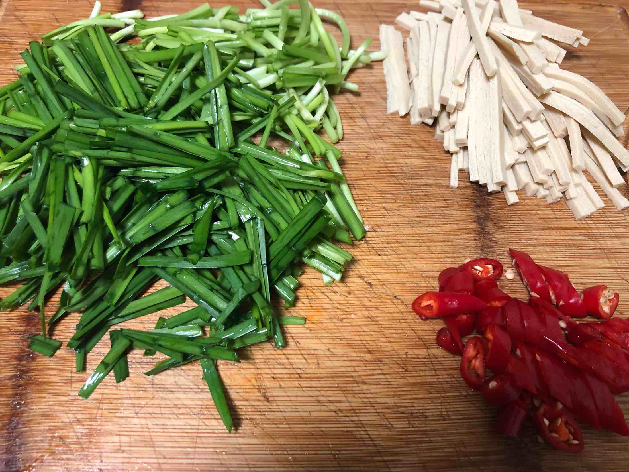 韭香豆芽炒干子的做法-家常味炒菜譜