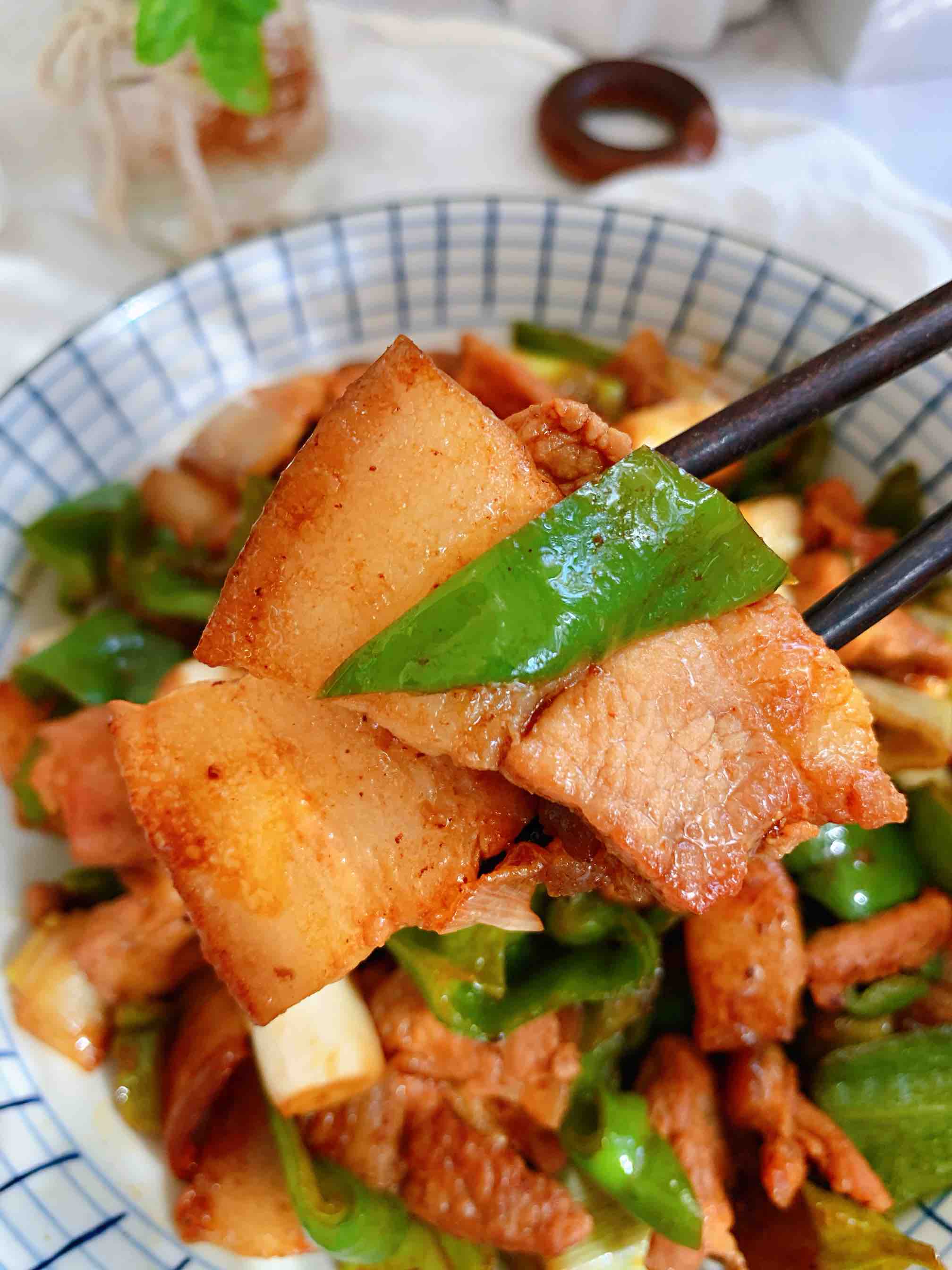 超下飯的家常版辣椒炒肉的做法-香辣味炒菜譜-易網(wǎng)健康養(yǎng)生網(wǎng) 超下飯的家常版辣椒炒肉的做法-香辣味炒菜譜