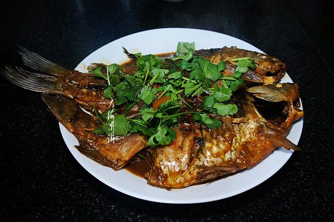 醬燉鯽魚(yú)的做法-香辣味燉菜譜