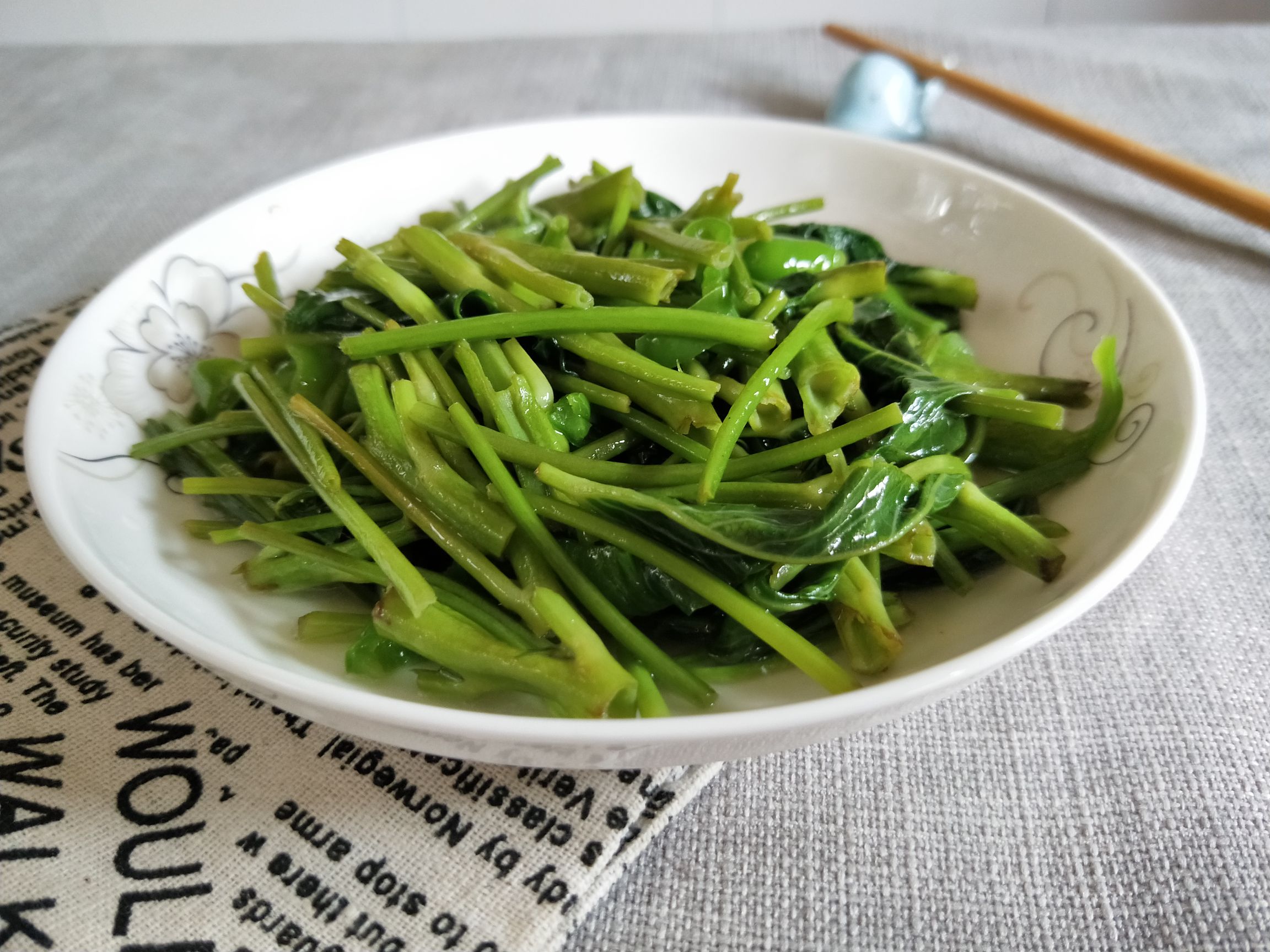 清炒空心菜的做法-家常味炒菜譜-易網健康養生網 清炒空心菜的做法-家常味炒菜譜