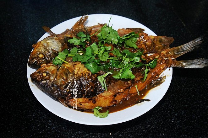 醬燉鯽魚(yú)的做法-香辣味燉菜譜