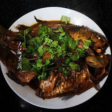醬燉鯽魚(yú)的做法-香辣味燉菜譜