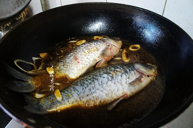 醬燉鯽魚(yú)的做法-香辣味燉菜譜