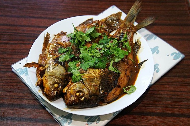 醬燉鯽魚(yú)的做法-香辣味燉菜譜