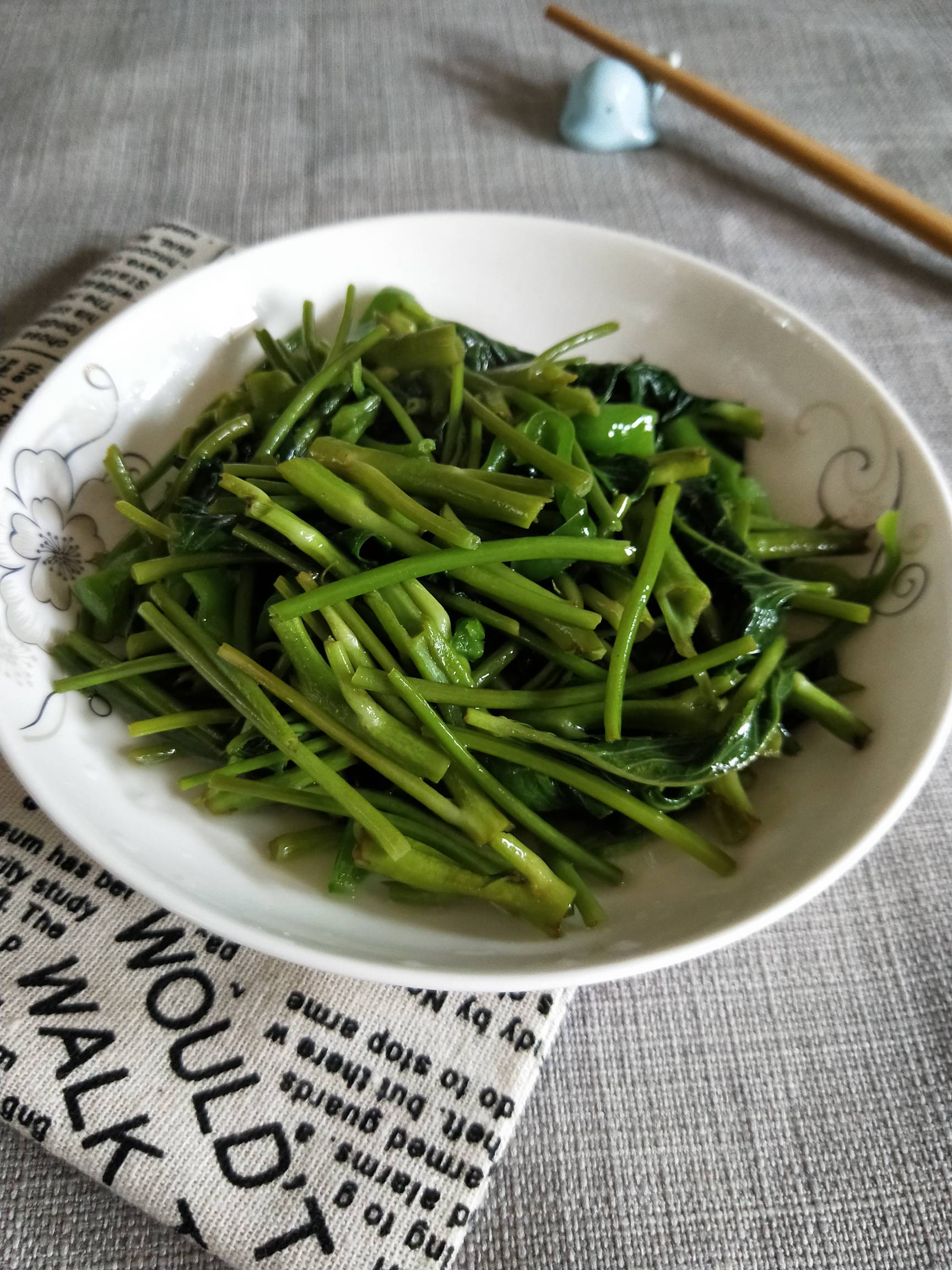 清炒空心菜的做法-家常味炒菜譜-易網健康養生網 清炒空心菜的做法-家常味炒菜譜