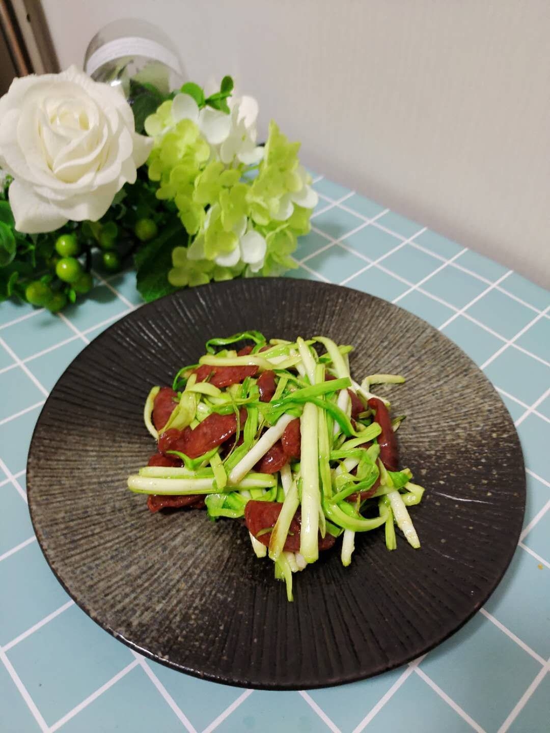 五分鐘快手早餐菜-臘腸蒜苗的做法-咸鮮味炒菜譜-易網(wǎng)健康養(yǎng)生網(wǎng) 五分鐘快手早餐菜-臘腸蒜苗的做法-咸鮮味炒菜譜