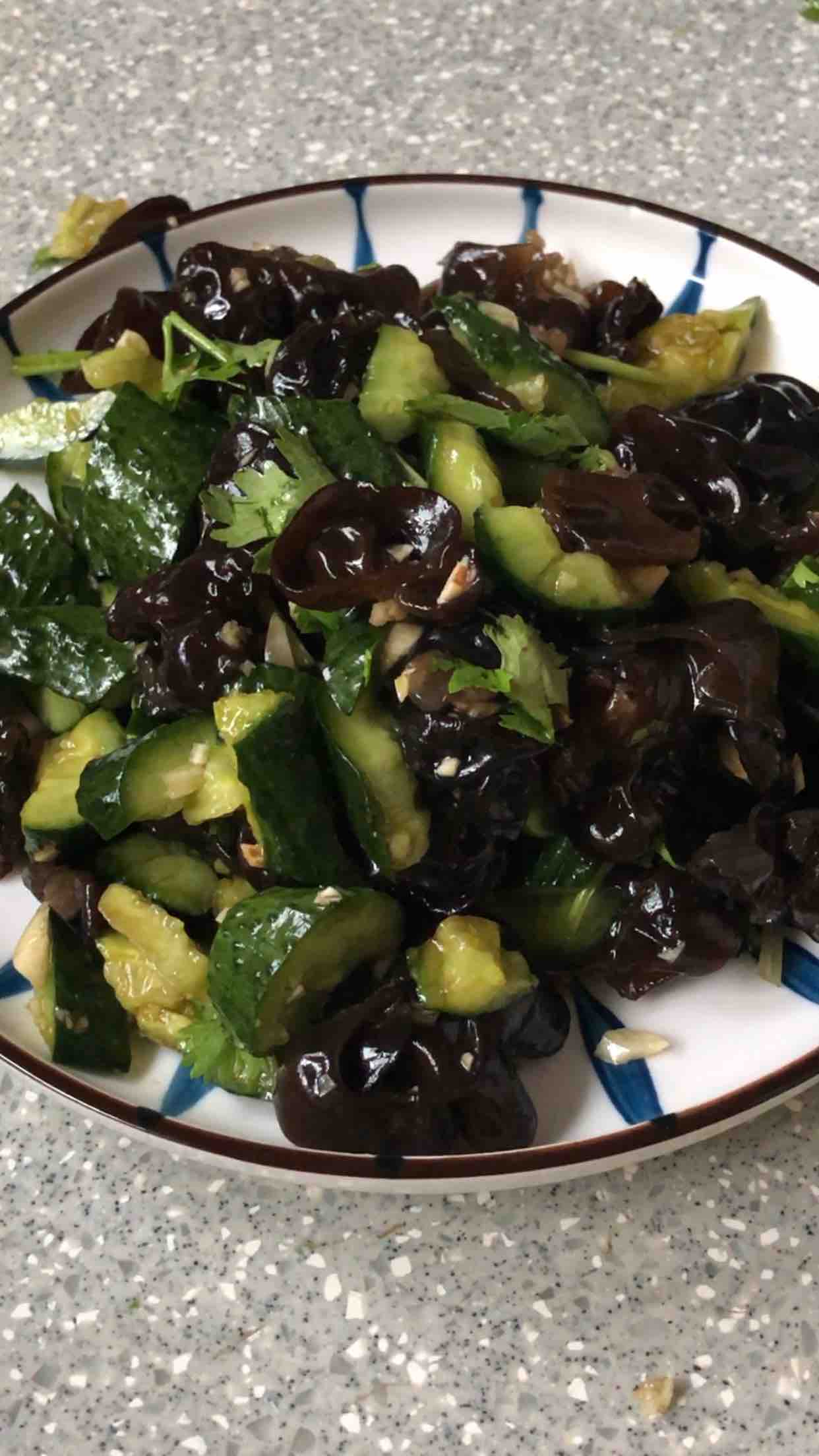 減脂就吃黃瓜木耳的做法-家常味拌菜譜-易網健康養生網 減脂就吃黃瓜木耳的做法-家常味拌菜譜