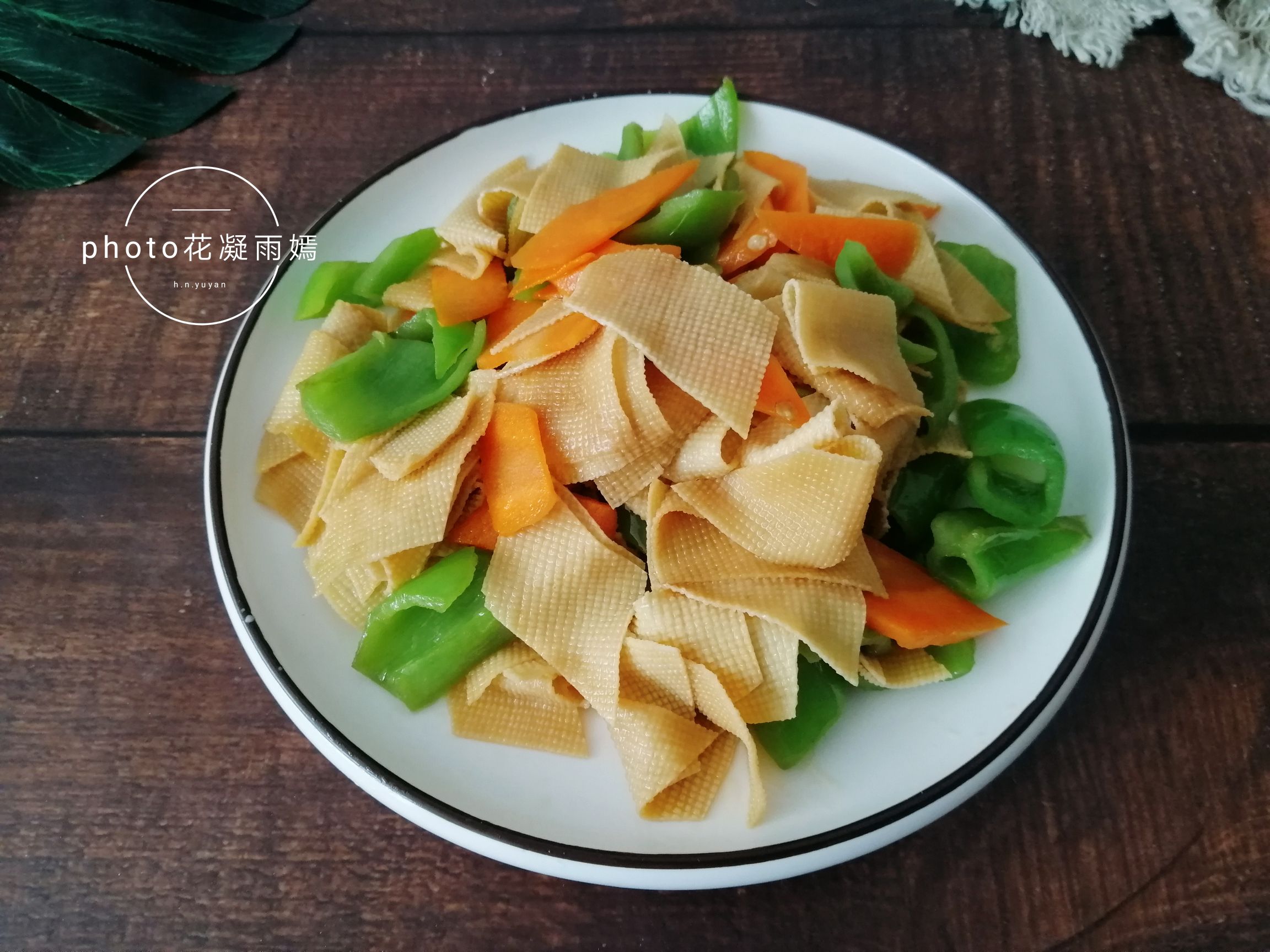 胡蘿卜尖椒炒豆腐皮的做法-家常味炒菜譜-易網健康養生網 胡蘿卜尖椒炒豆腐皮的做法-家常味炒菜譜