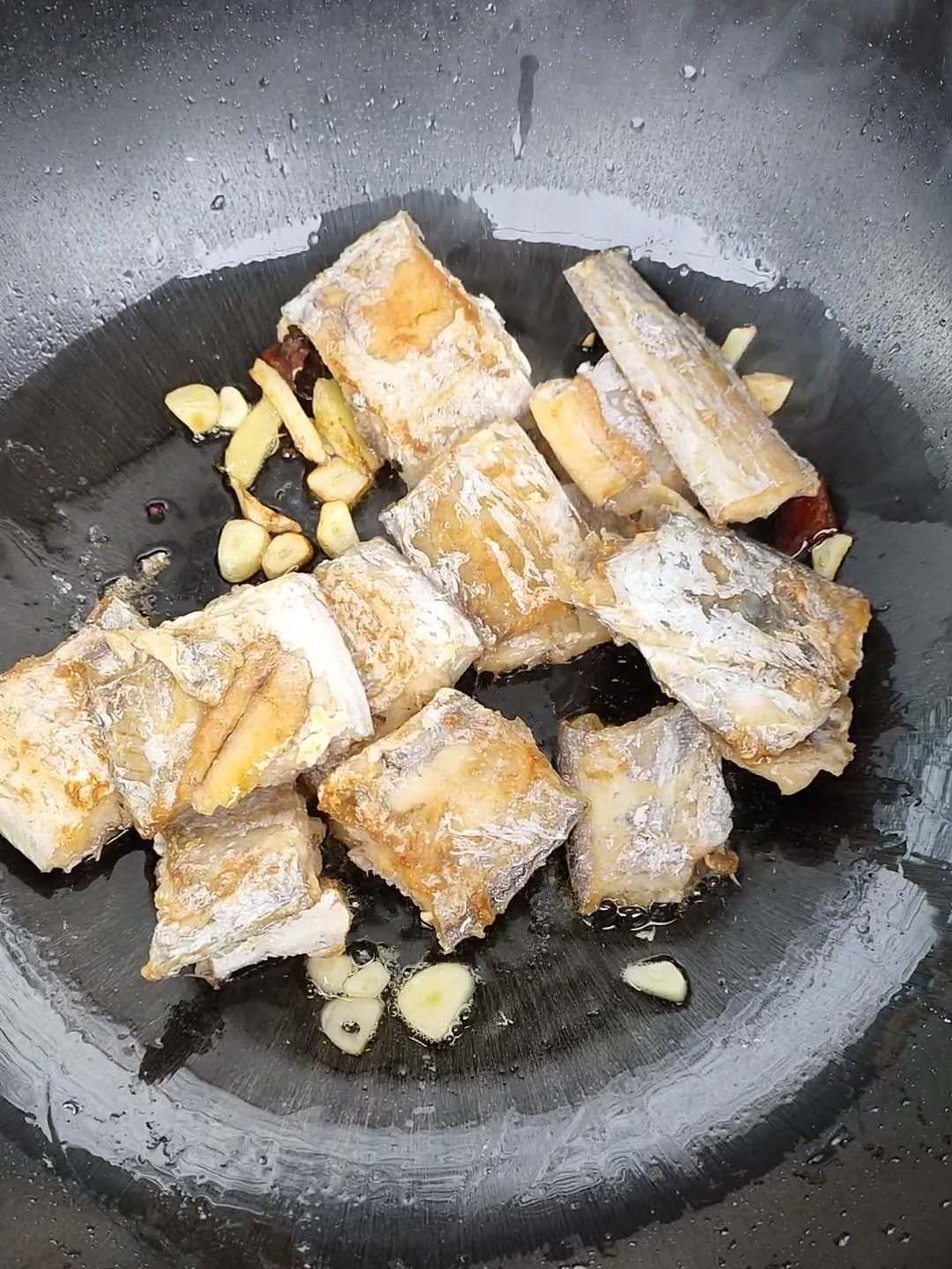 家常紅燒帶魚(yú)的做法-家常味燒菜譜