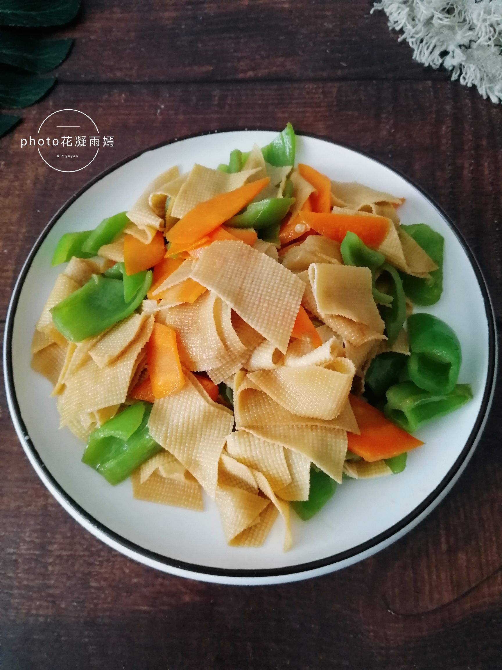 胡蘿卜尖椒炒豆腐皮的做法-家常味炒菜譜-易網健康養生網 胡蘿卜尖椒炒豆腐皮的做法-家常味炒菜譜