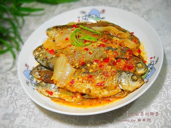 辣白菜燒鯽魚的做法-酸辣味燒菜譜