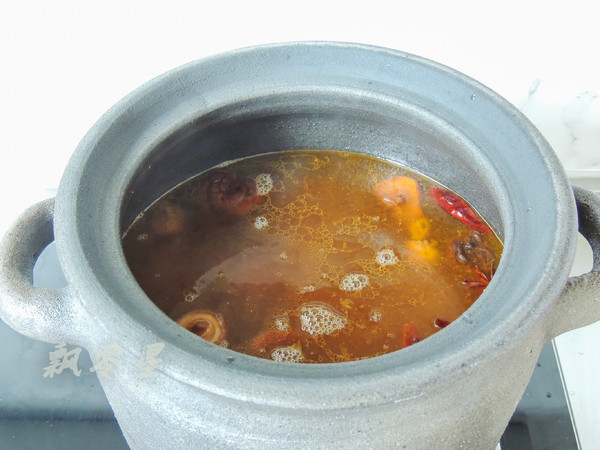 香菇土豆臘雞煲的做法-家常味燉菜譜