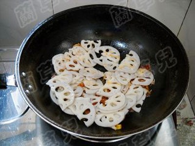 干鍋西蘭花藕片的做法-家常味炒菜譜