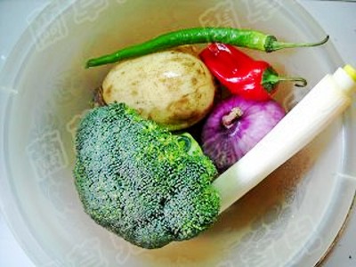 干鍋西蘭花藕片的做法-家常味炒菜譜