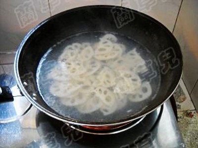 干鍋西蘭花藕片的做法-家常味炒菜譜