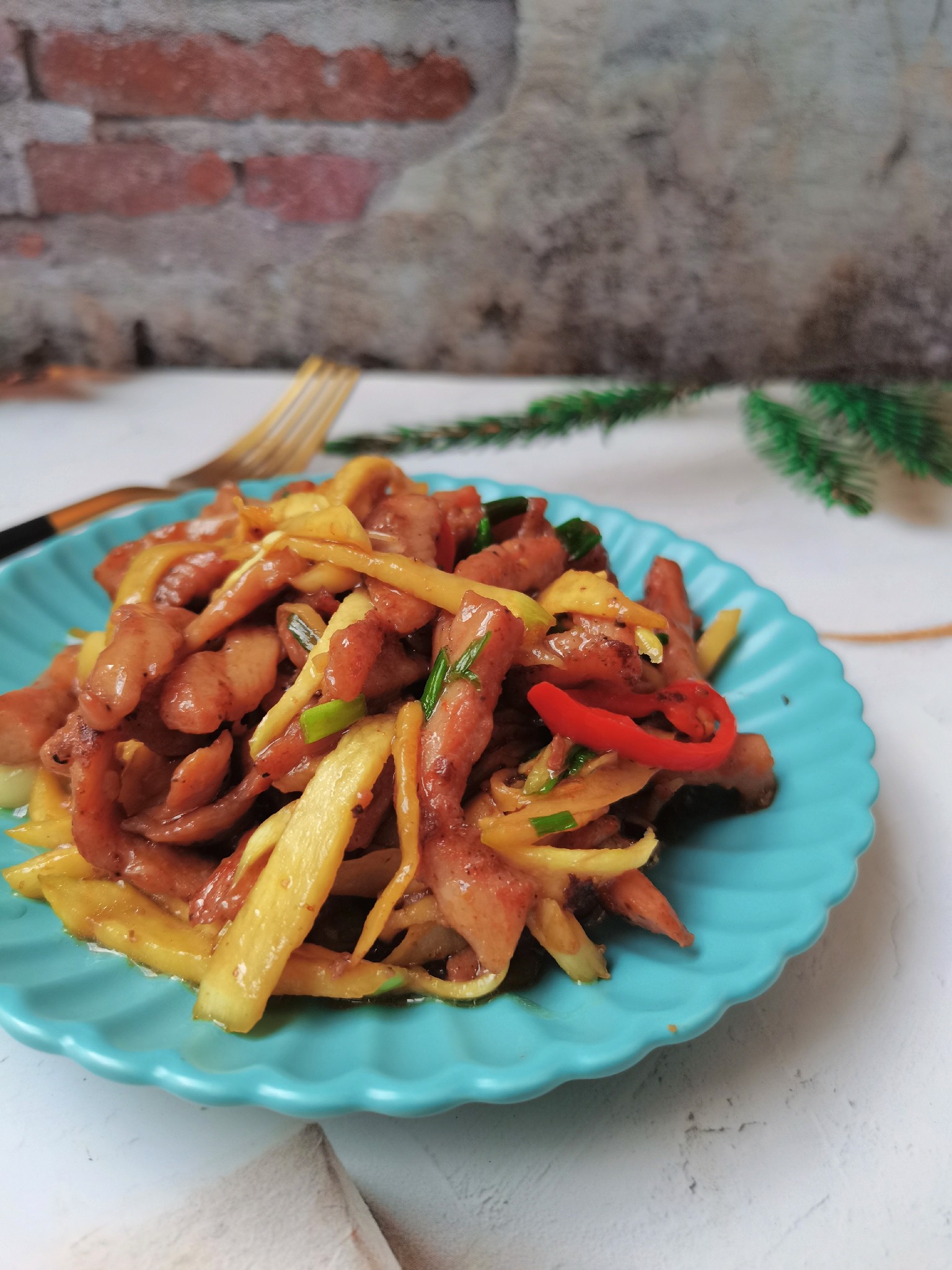 茭白炒牛肉的做法-家常味炒菜譜-易網(wǎng)健康養(yǎng)生網(wǎng) 茭白炒牛肉的做法-家常味炒菜譜