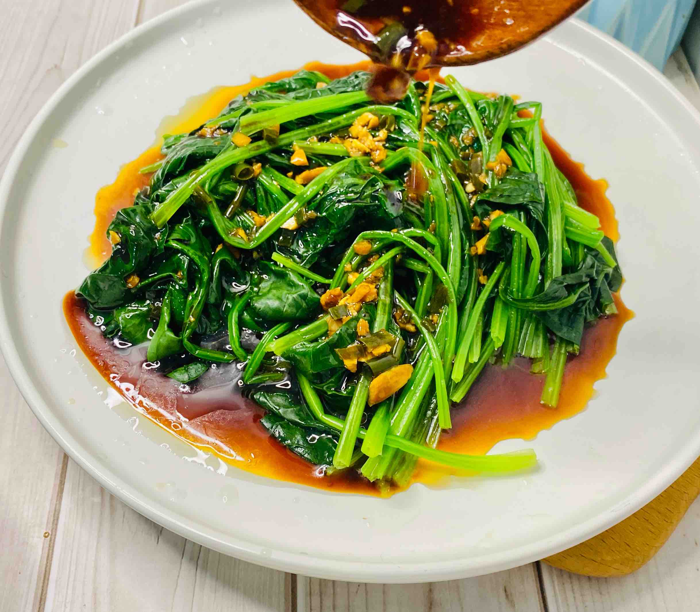 節后掉秤,吃快手拌菠菜的做法-咸鮮味煮菜譜-易網健康養生網 節后掉秤,吃快手拌菠菜的做法-咸鮮味煮菜譜