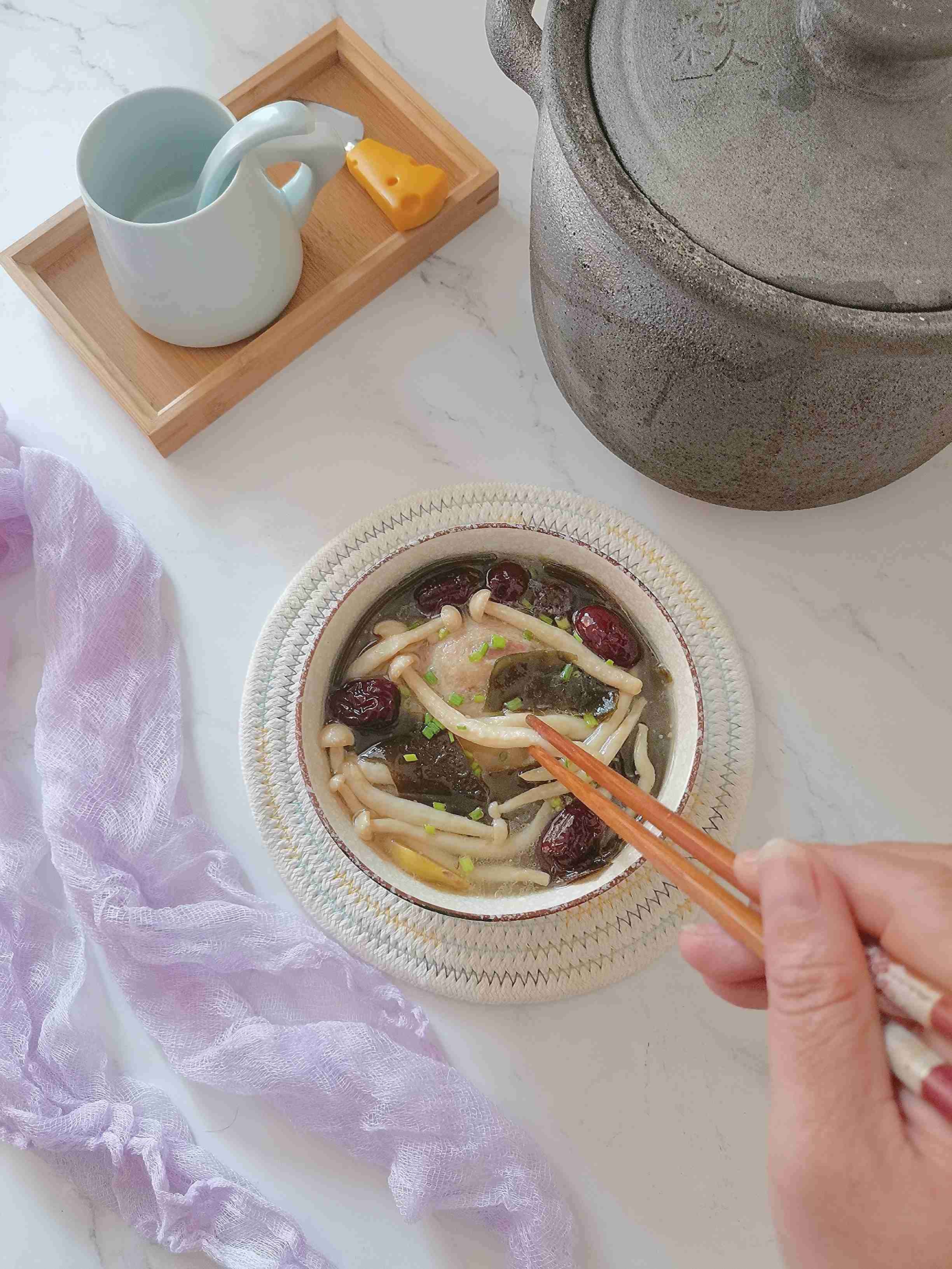 菌菇海帶燉鴨湯的做法-咸鮮味燉菜譜-易網健康養生網 菌菇海帶燉鴨湯的做法-咸鮮味燉菜譜