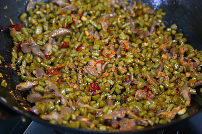 自制酸豆角----酸豆角炒雞胗的做法-酸辣味炒菜譜