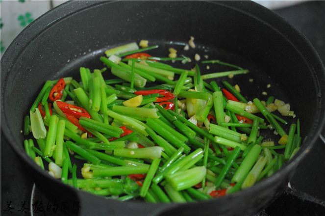 芹菜炒牛肉的做法-香辣味炒菜譜