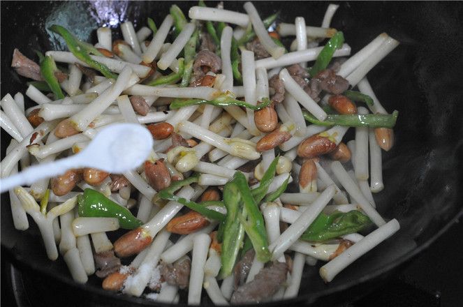 花生芽炒肉片的做法-家常味炒菜譜