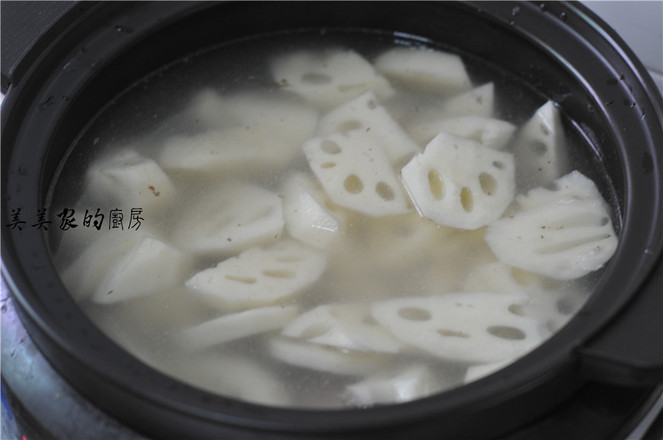 花生蓮藕燉排骨的做法-咸鮮味燉菜譜