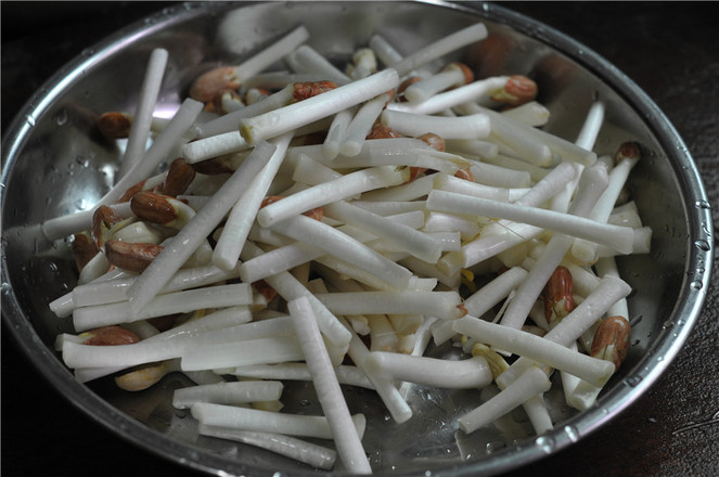 花生芽炒肉片的做法-家常味炒菜譜
