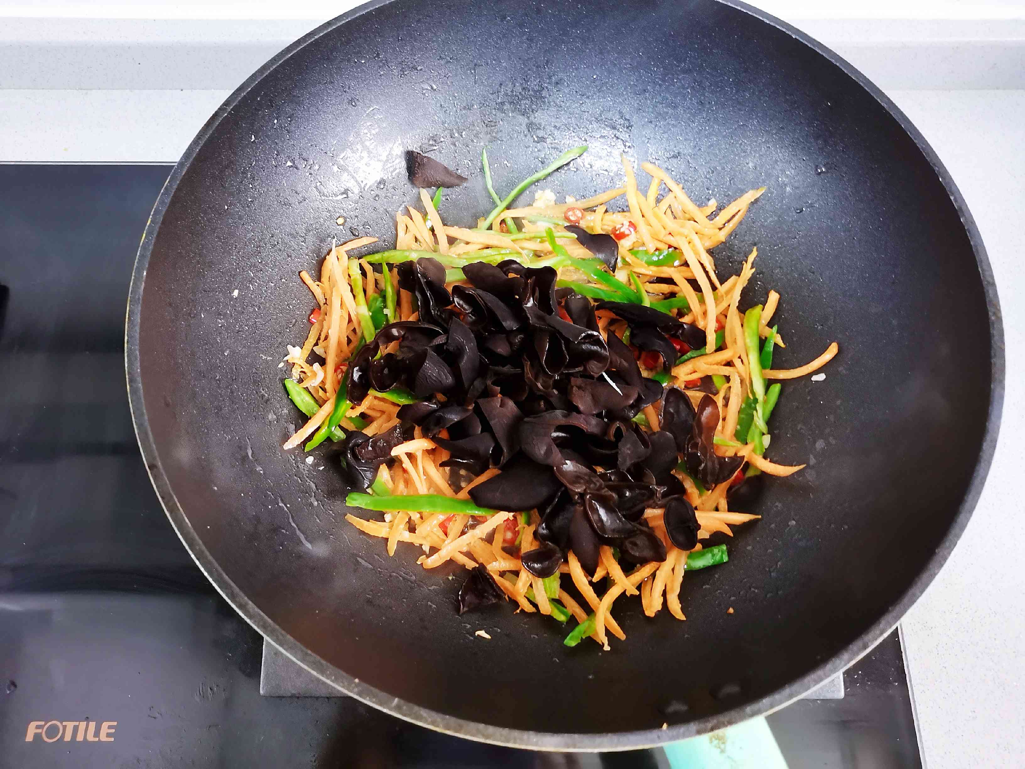 好吃到舔盆的魚香肉絲的做法-酸甜味炒菜譜