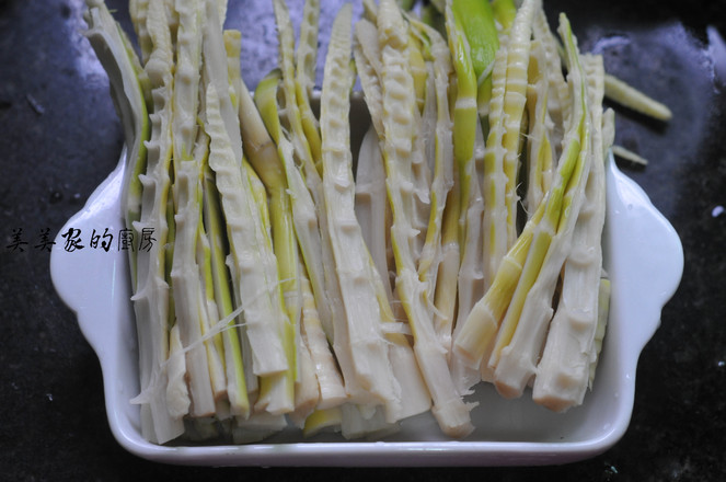 青椒炒春筍末的做法-家常味炒菜譜