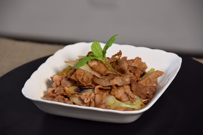 蔥爆羊肉，秋季滋補(bǔ)佳品的做法-家常味炒菜譜