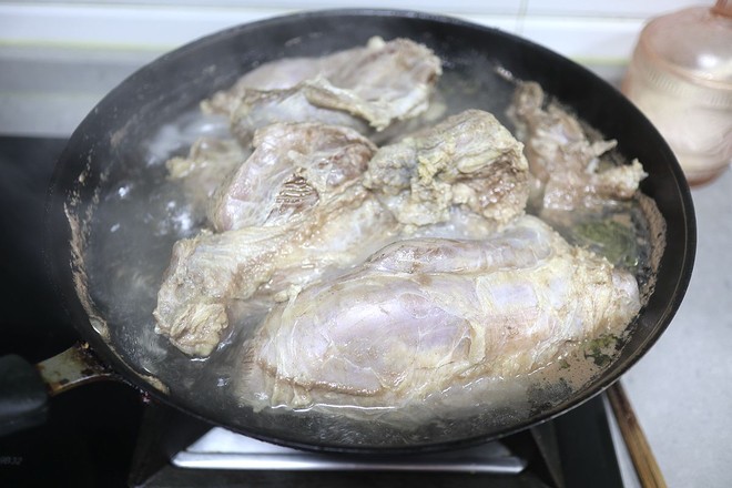 電飯煲鹵牛腱子的做法-家常味鹵菜譜