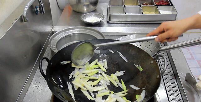 蔥爆羊肉，秋季滋補(bǔ)佳品的做法-家常味炒菜譜