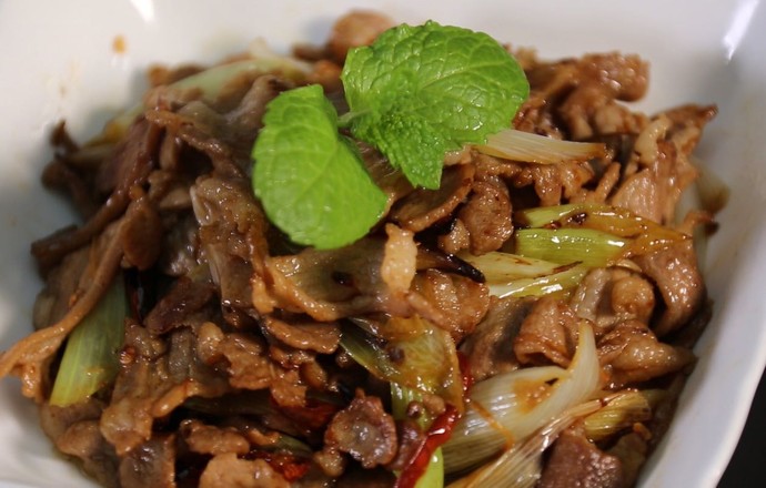 蔥爆羊肉，秋季滋補(bǔ)佳品的做法-家常味炒菜譜