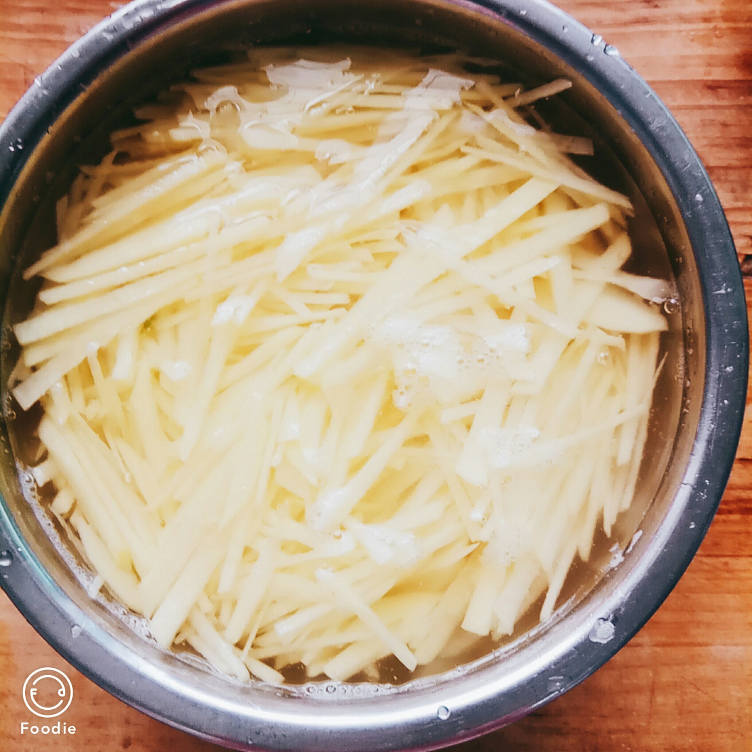 蒜苗炒土豆絲的做法-家常味炒菜譜