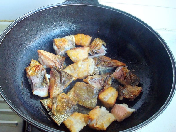 豆油皮寬粉燉魚的做法-魚香味燉菜譜