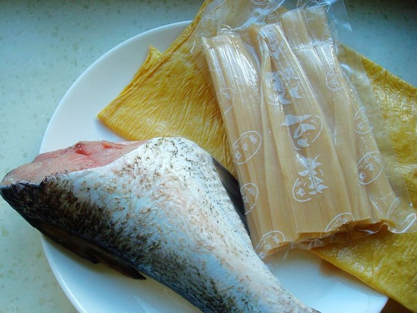 豆油皮寬粉燉魚的做法-魚香味燉菜譜